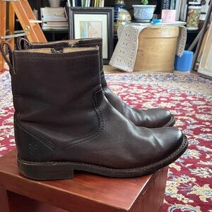 Frye, rich brown, ankle boot, zipper, 11, fits 10.5, slight wear on heal